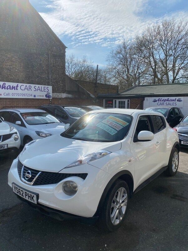 White Used 2013 Nissan Juke Tekna SUV | £4,995 (Good price) - Image 1/4