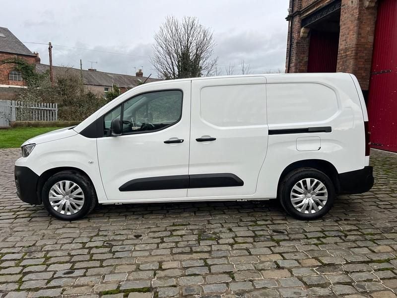 Used Peugeot Partner Premium 2022 White MPV
