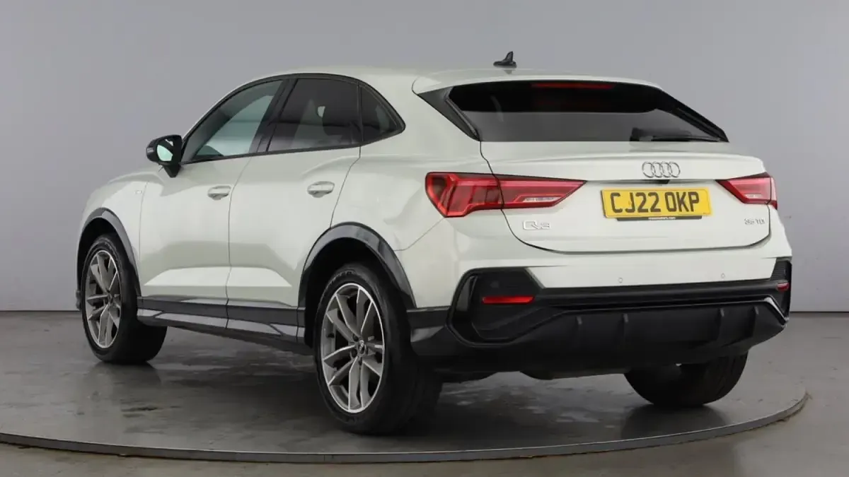 Usado Audi Q3 Sportback Black Edition 150 HP (110 kW) 2022 Prateado SUV
