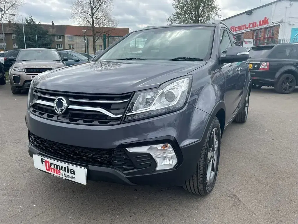 Used SsangYong Korando 178 HP (130 kW) 2018 Grey Estate