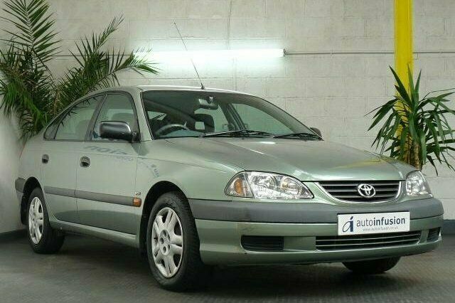 Used 2001 Toyota Avensis Hatchback | £1,000 - Image 1/4