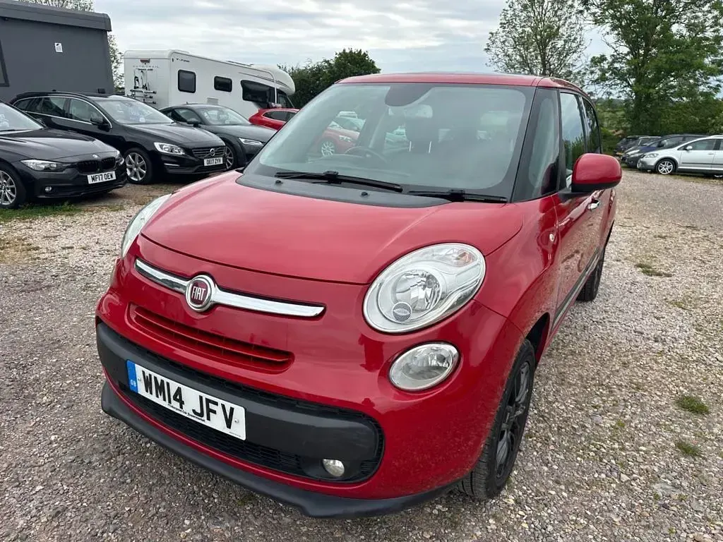 Used Fiat 500L Lounge 85 HP (62 kW) 2014 Red MPV