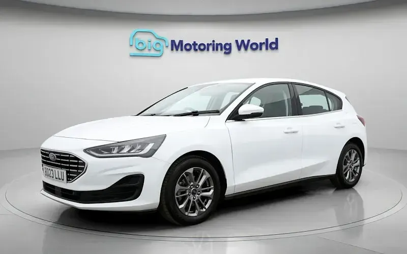 Used Ford Focus Titanium 125 HP (91 kW) 2023 White Hatchback