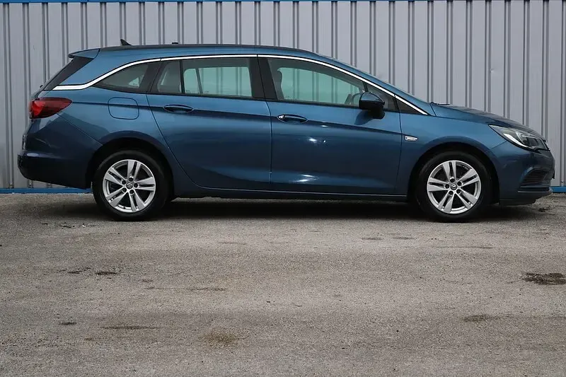 Used Vauxhall Astra Design Edition 2018 Blue Estate