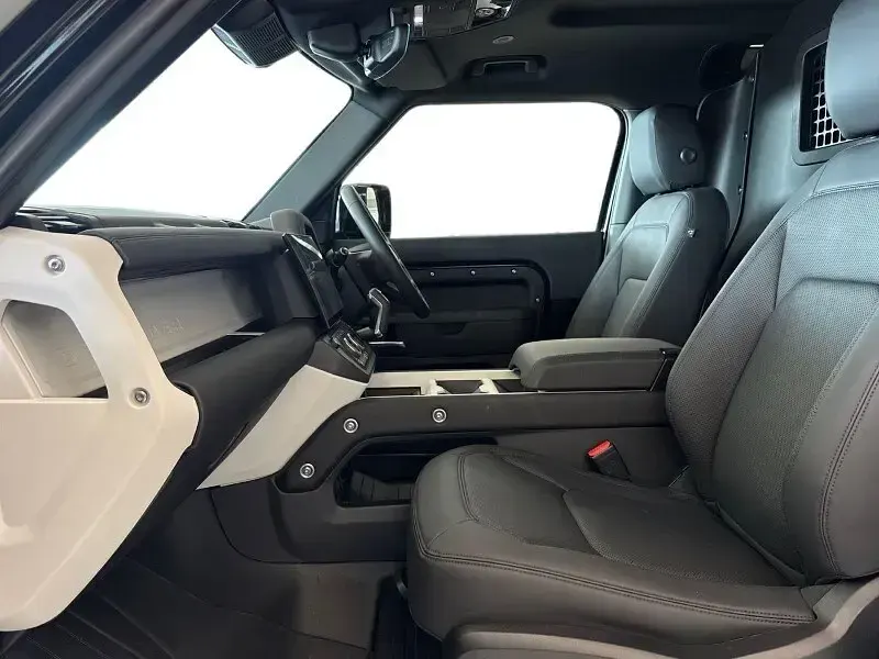 Used Land Rover Defender SE Dynamic 2026 Black SUV