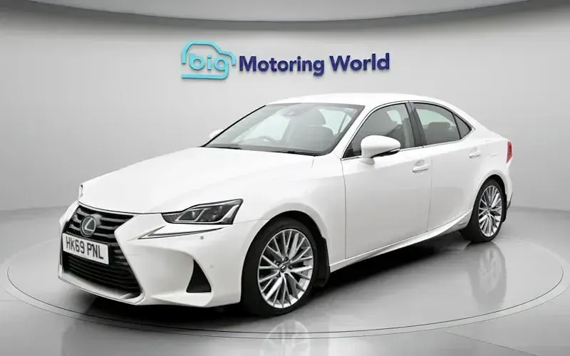 Used Lexus IS300h 223 HP (164 kW) 2019 Sedan