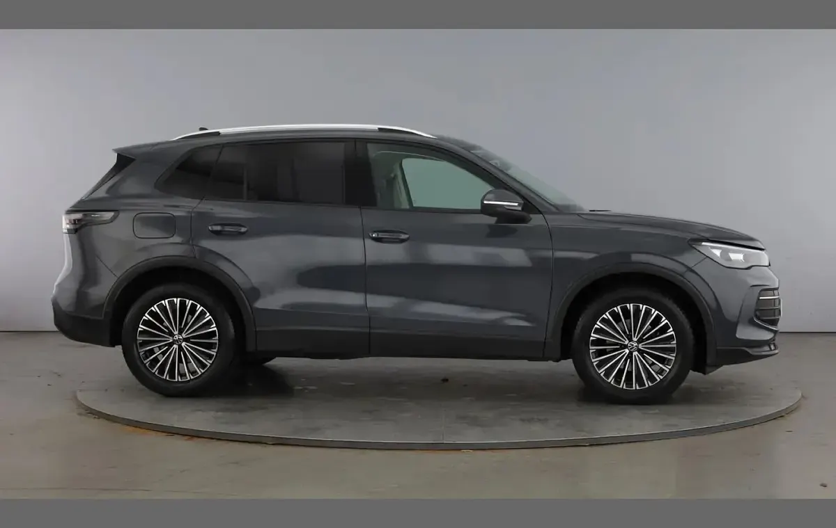 Usado VW Tiguan Match 128 HP (94 kW) 2024 Cinzento SUV