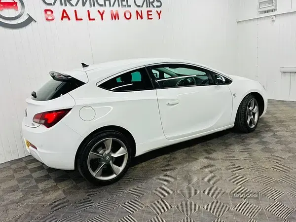 Used Vauxhall Astra GTC SRi 2013 White Hatchback
