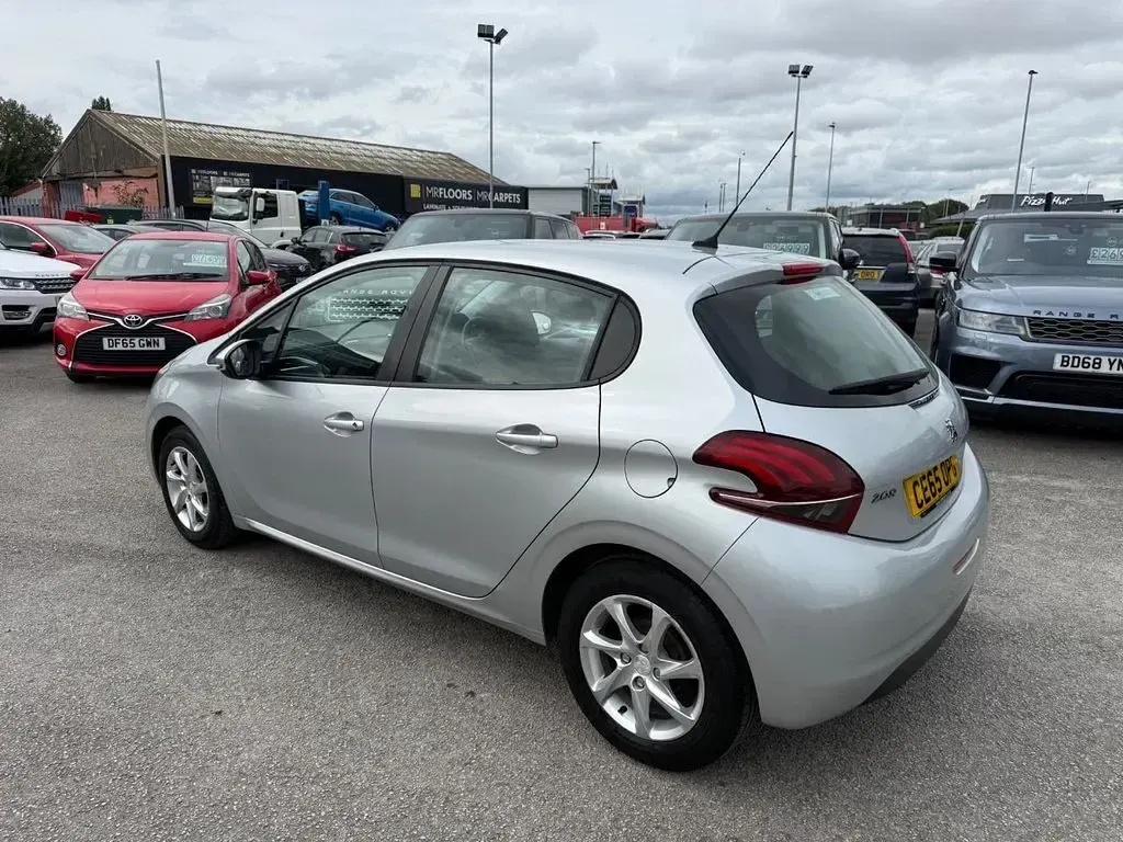 Used Peugeot 208 Active 82 HP (60 kW) 2015 Silver Hatchback