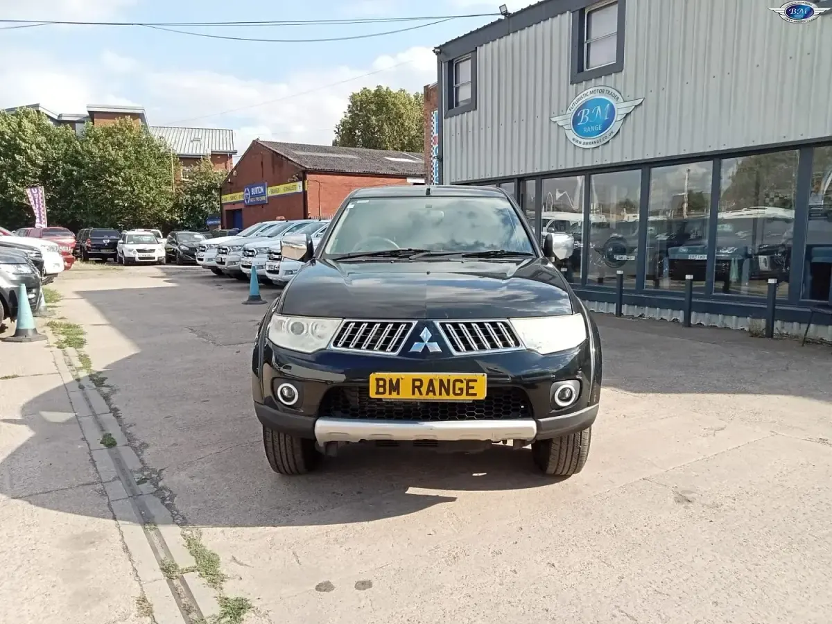 Used Mitsubishi L200 175 HP (128 kW) 2013 Black Pickup