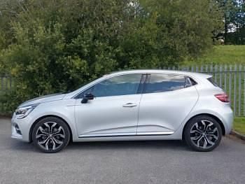 Used Renault Clio V Techno 145 HP (106 kW) 2022 Silver Hatchback