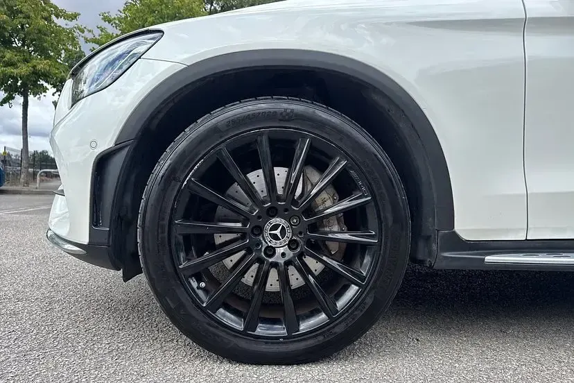 Used Mercedes GLC300 AMG line 242 HP (177 kW) 2019 White SUV