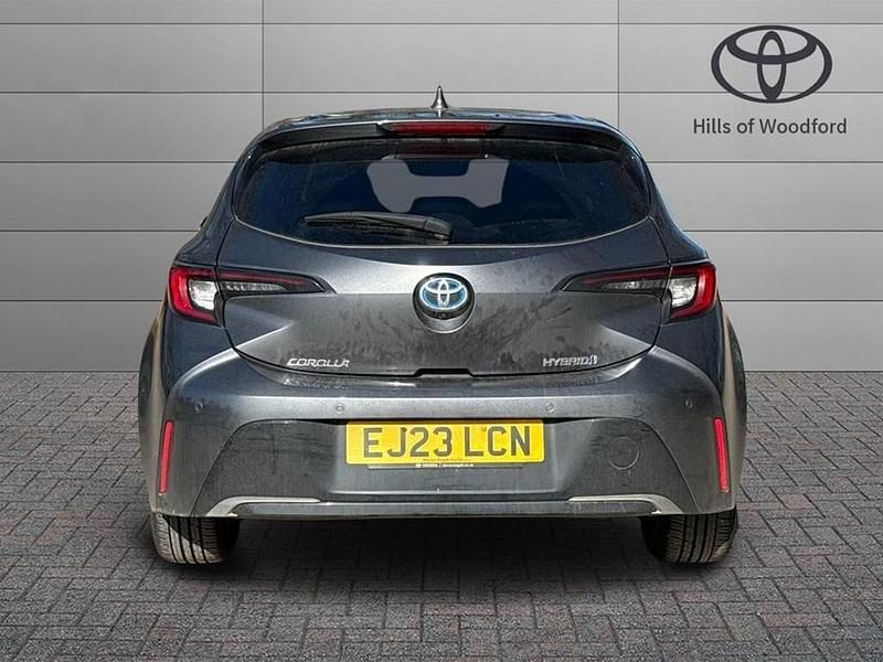 Begagnad Toyota Corolla Design 2023 Grå Halvkombi
