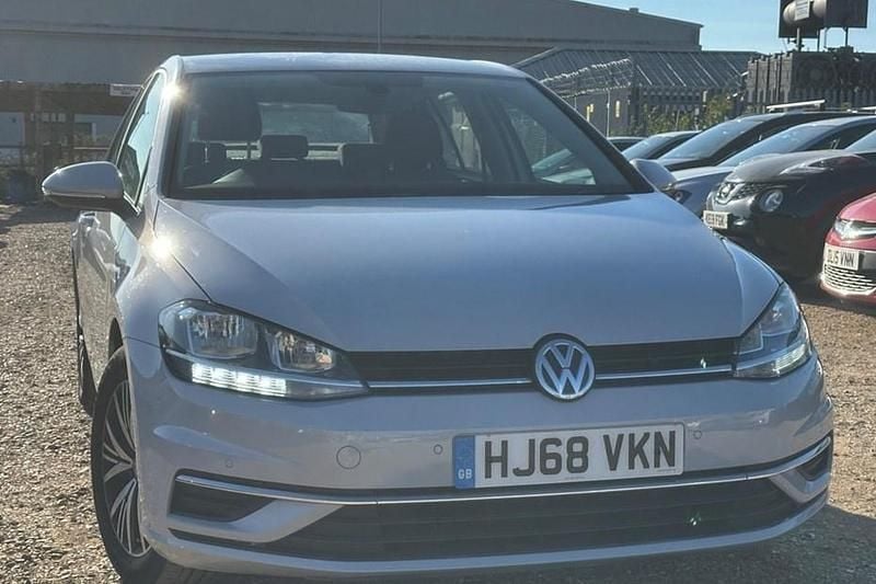 Silver Used 2018 VW Golf VII SE Hatchback | £9,995 (Fair price) - Image 1/1