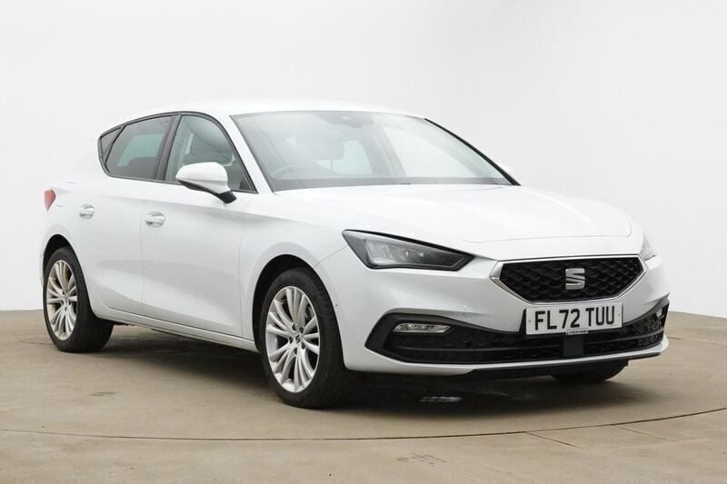 Metallic nevada white Used 2022 Seat Leon SE Dynamic Hatchback | £14,990 (Fair price) - Image 1/4