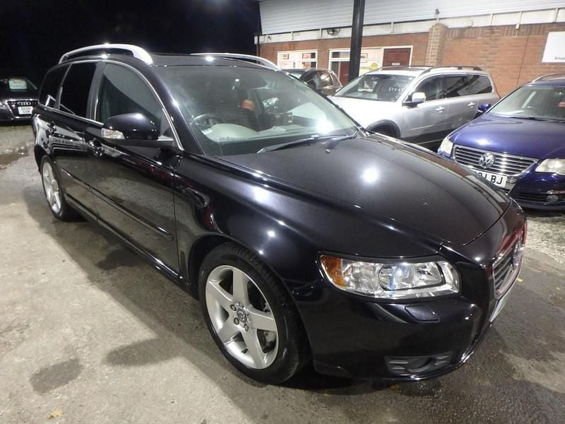 Black Used 2025 Volvo V50 SE Lux Estate | £6,950 (Good price) - Image 1/4