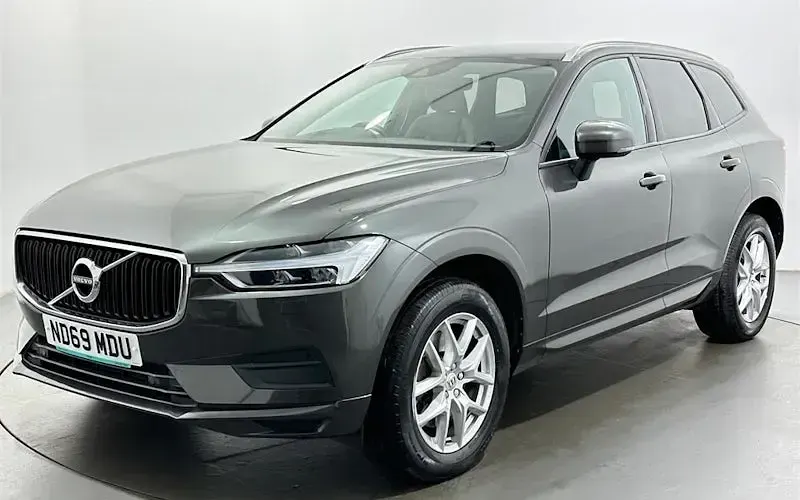 Usado Volvo XC60 Momentum 197 HP (144 kW) 2021 SUV