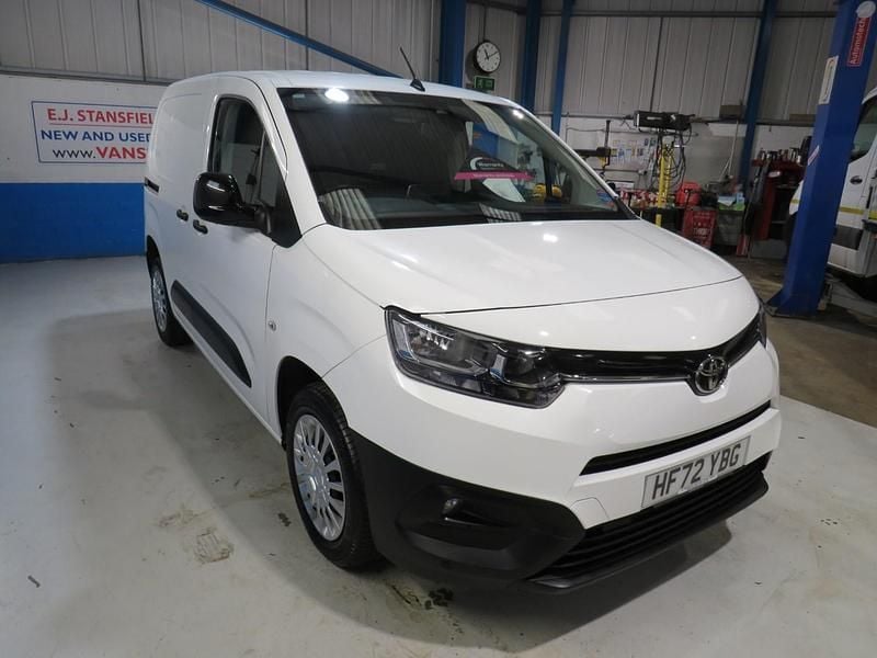 Used Toyota Proace 101 HP (74 kW) 2022 White MPV