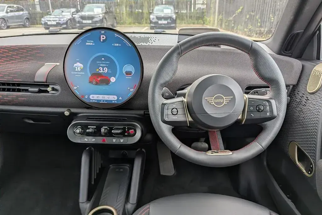 Used Mini Cooper SE Hatch 158 kW (215 HP) 2024 Red Hatchback