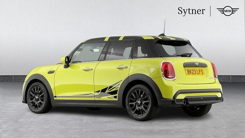Used Mini Cooper Classic 134 HP (98 kW) 2023 Yellow Hatchback