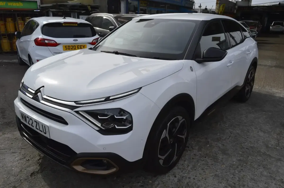 Używany Citroën C4 PureTech 155 KM (114 kW) 2022 Biały Hatchback