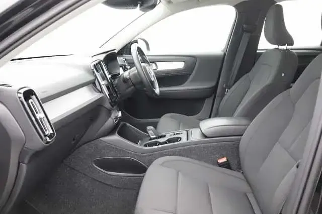 Used Volvo XC40 Momentum 150 HP (110 kW) 2020 Black SUV
