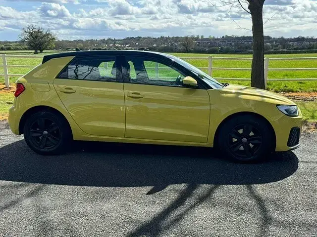 Usado Audi A1 Premium 2019 Amarelo SUV