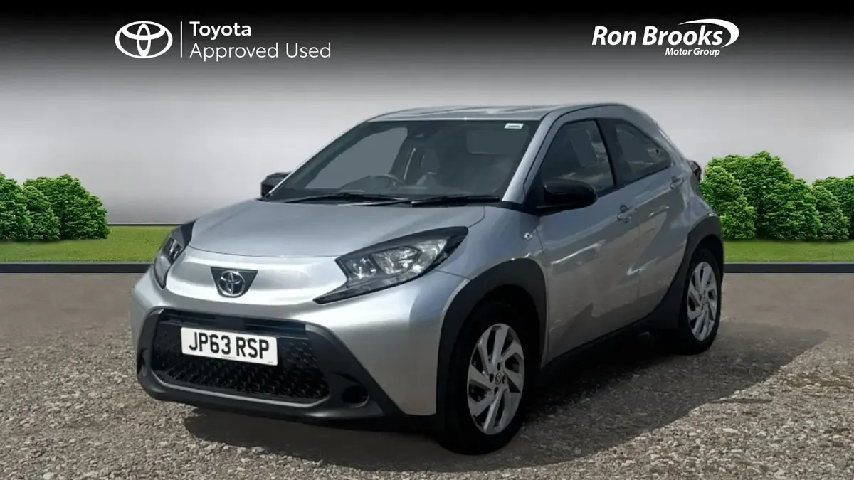 Used Toyota Aygo X PURE 72 HP (52 kW) 2023 Silver SUV
