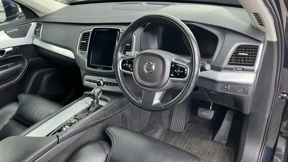 Used Volvo XC90 Momentum 250 HP (183 kW) 2018 Blue SUV