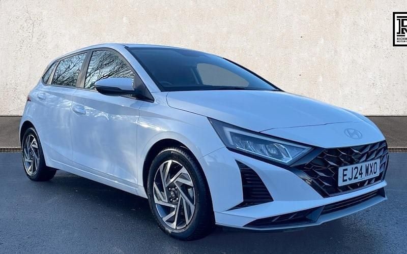 Used Hyundai i20 Advanced 101 HP (74 kW) 2024 White Hatchback