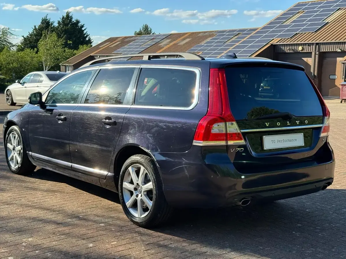 Used Volvo V70 SE 181 HP (133 kW) 2015 Blue Estate