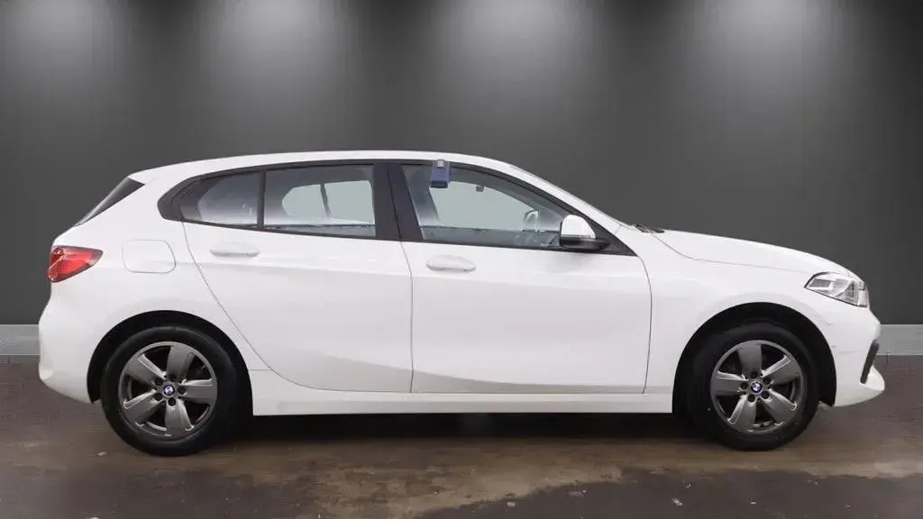 Used BMW 118 Comfort Edition 136 HP (100 kW) 2021 White Hatchback