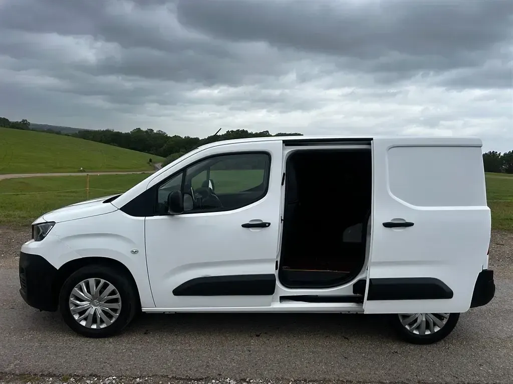 Used Peugeot Partner 2020 White MPV