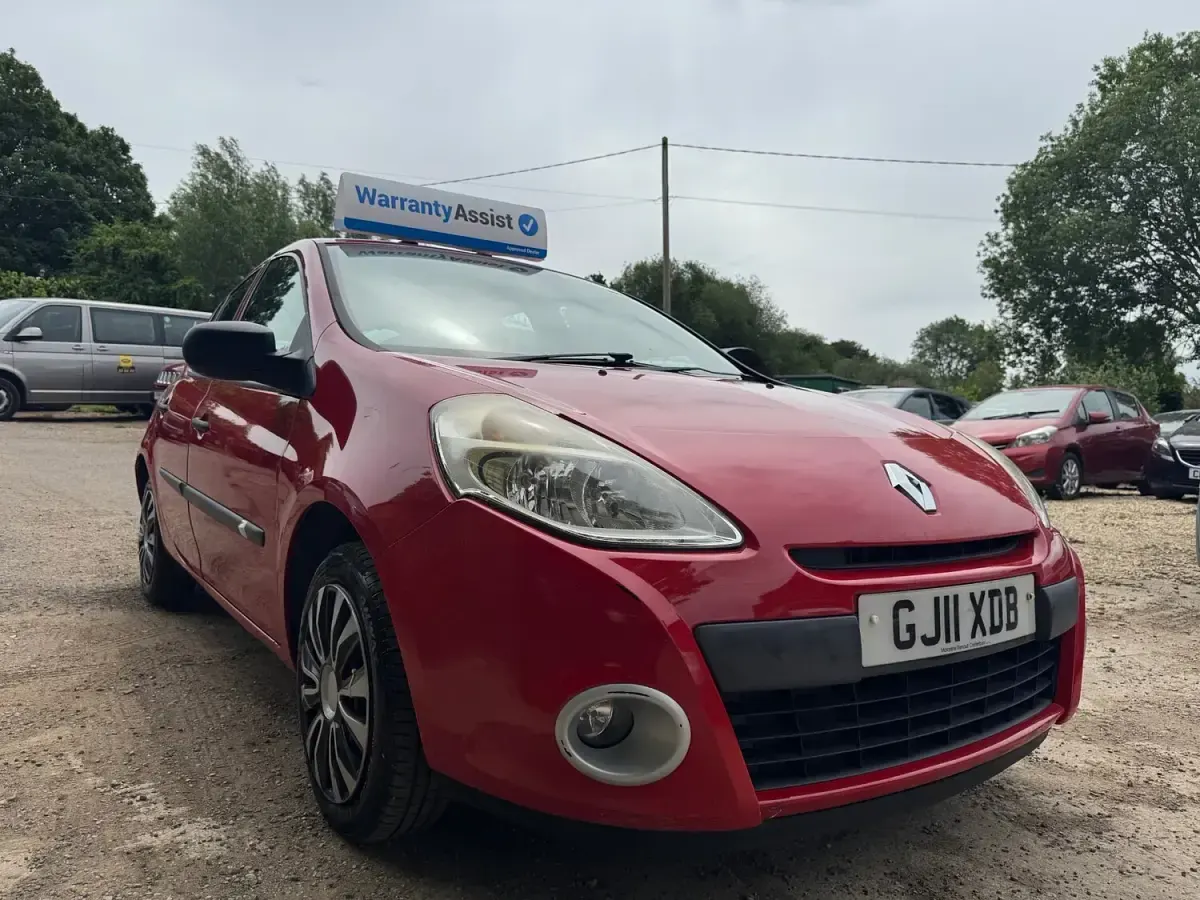 Used Renault Clio II 2011 Red Hatchback