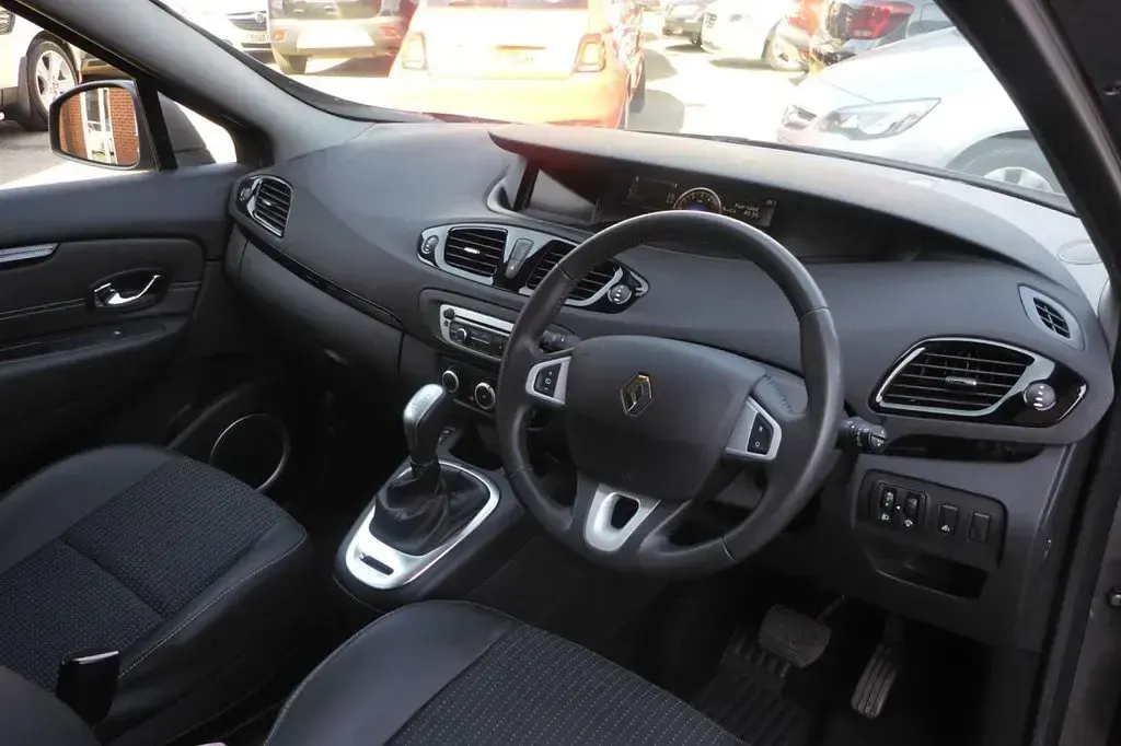Used Renault Scénic Dynamique 110 HP (80 kW) 2012 Grey MPV