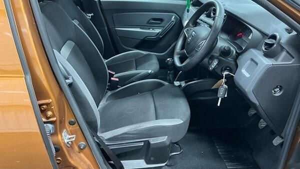 Used Dacia Duster Essentiel 114 HP (83 kW) 2019 Orange SUV