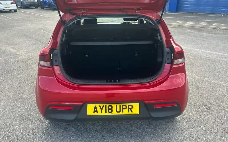 Used Kia Rio First Edition 120 HP (88 kW) 2018 Red Hatchback