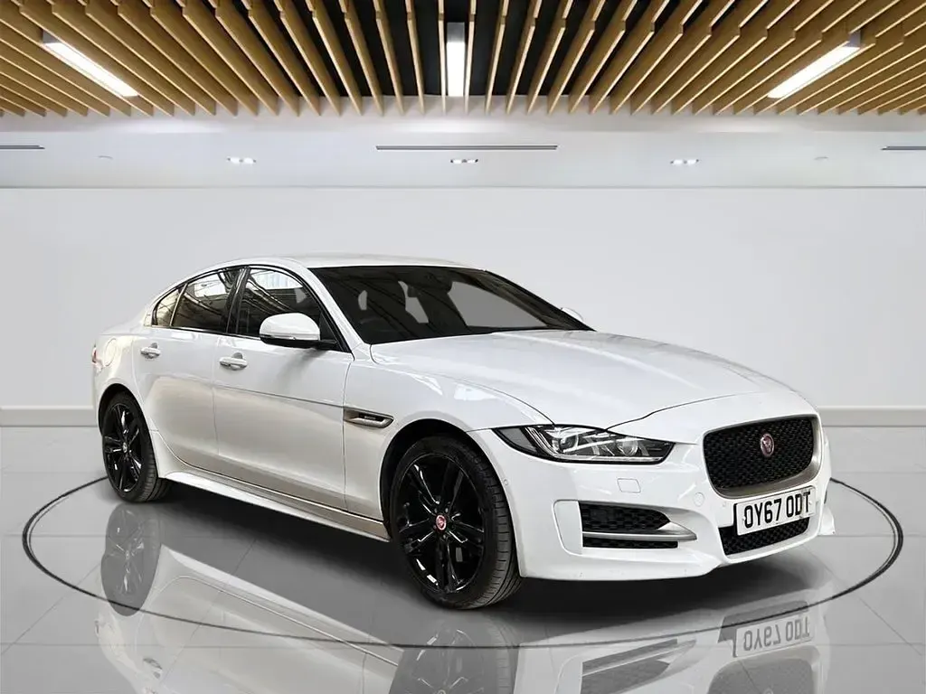 Used Jaguar XE R-Sport 240 HP (176 kW) 2017 White Sedan
