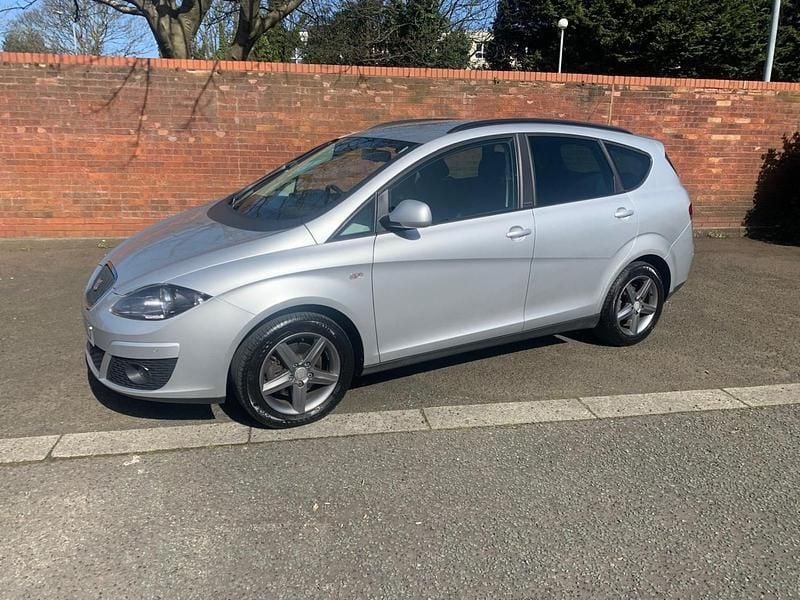 Silver Used 2015 Seat Altea XL I-Tech MPV | £5,797 (Fair price) - Image 1/4