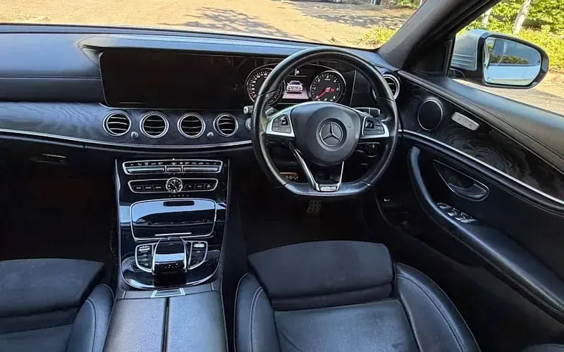 Gebraucht Mercedes E220 AMG line 194 PS (142 kW) 2019 Limousine