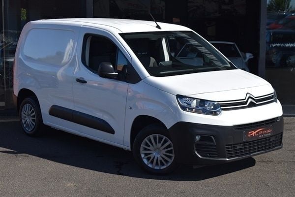 White Used 2019 Citroën Berlingo MPV | £5,990 (Good price) - Image 1/1