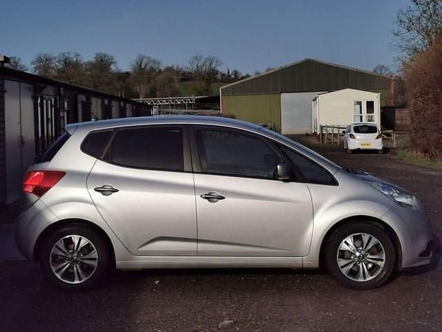 Used Kia Venga 123 HP (90 kW) 2015 Silver Hatchback