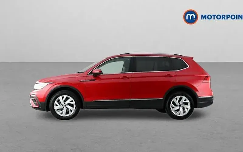 Used VW Tiguan Allspace Life 150 HP (110 kW) 2024 Red SUV