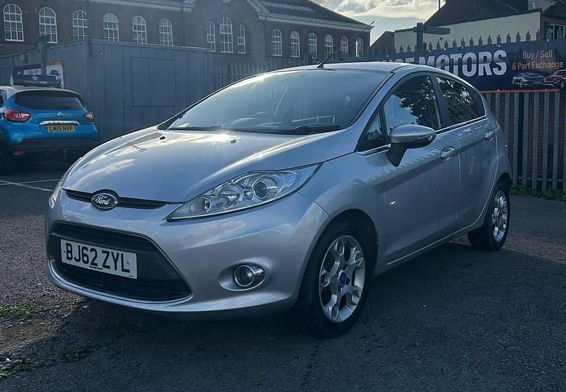 Used Ford Fiesta Zetec 82 HP (60 kW) 2012 Silver Hatchback