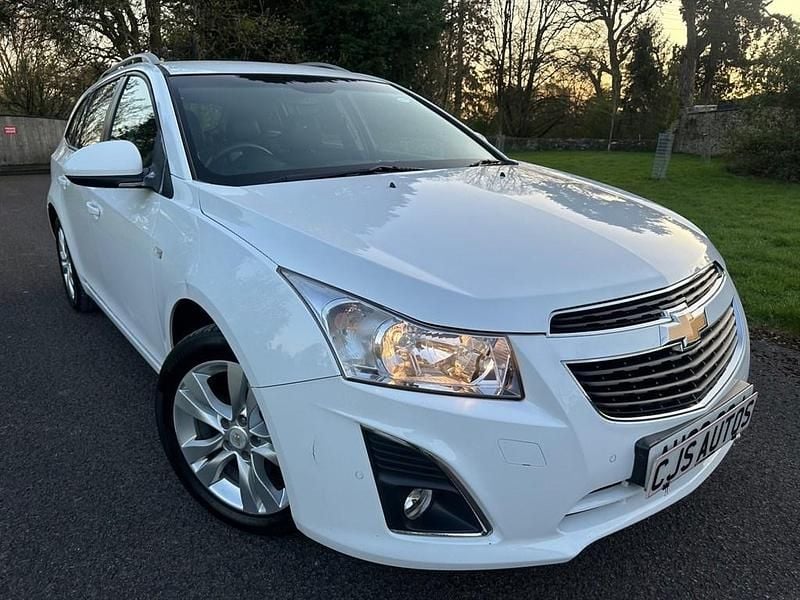 White Used 2013 Chevrolet Cruze LTZ Estate | £2,993 (A bit pricey) - Image 1/2