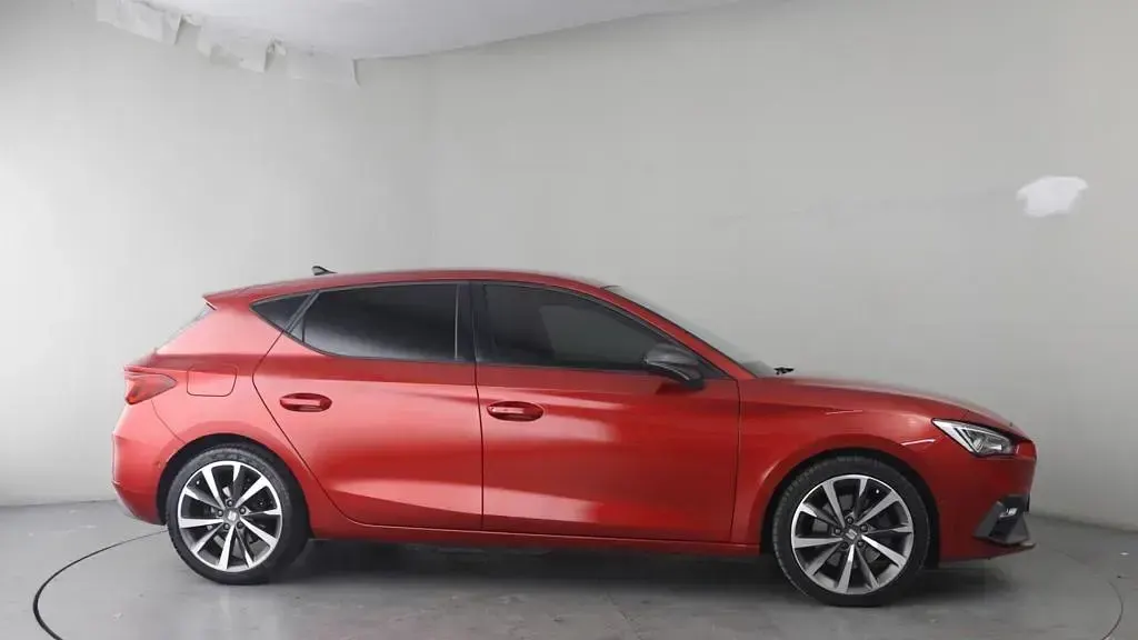 Used Seat Leon FR First Edition 150 HP (110 kW) 2020 Red Hatchback