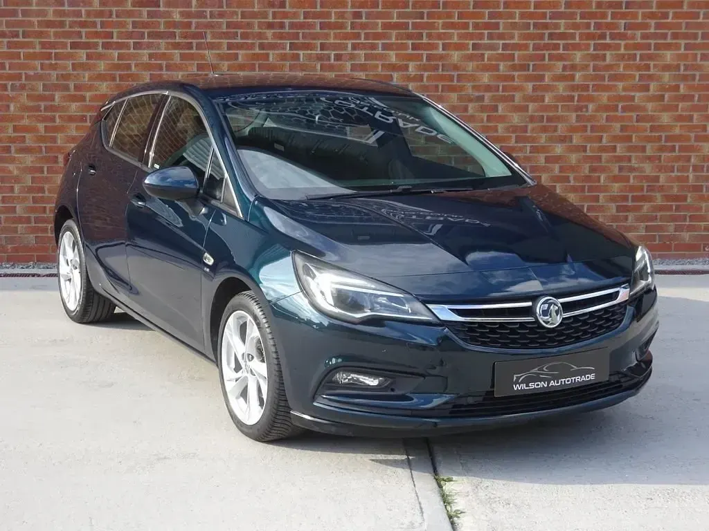Begagnad Vauxhall Astra SRi 150 HK (110 kW) 2018 Grön Halvkombi