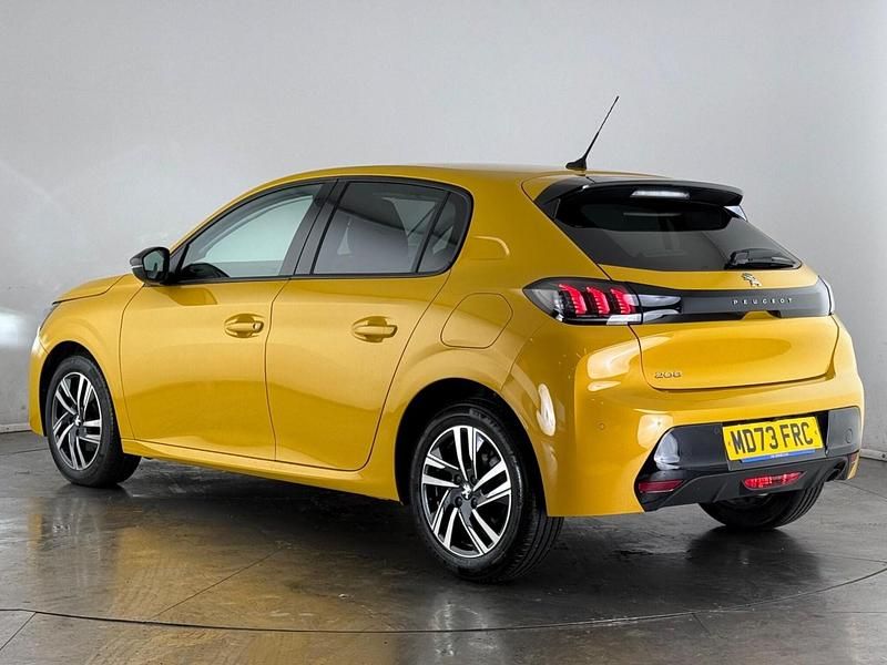Used Peugeot 208 Allure+ 102 HP (75 kW) 2023 Yellow Hatchback