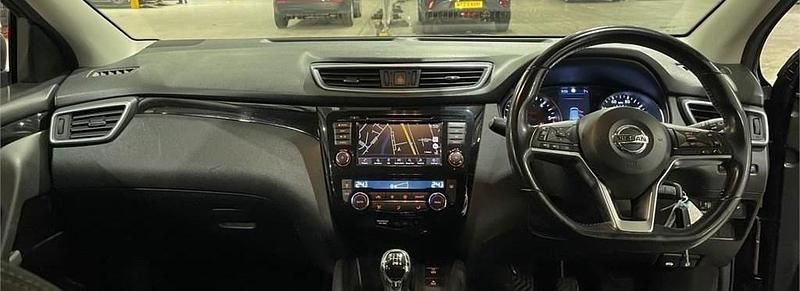 Used Nissan Qashqai Acenta Premium 115 HP (84 kW) 2019 Black pearl SUV