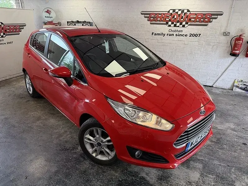 Used Ford Fiesta Zetec 82 HP (60 kW) 2014 Red Hatchback